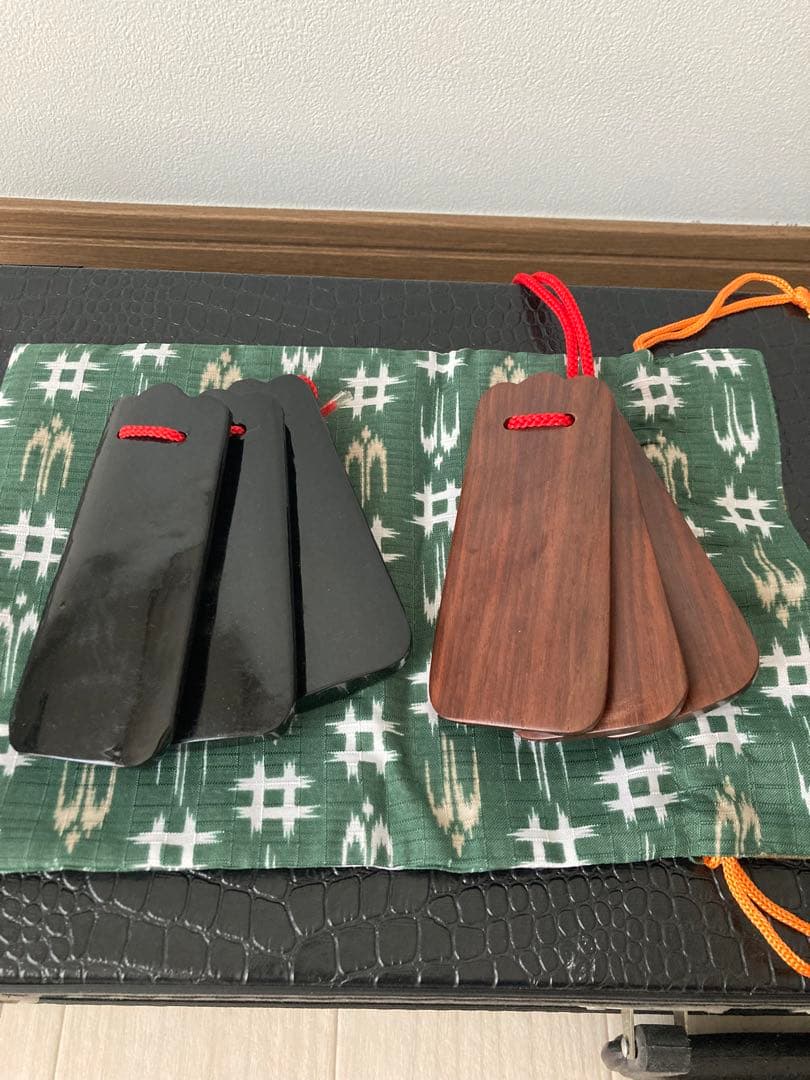 沖縄三味線　蛇皮　ケース付き　三板　工工四集