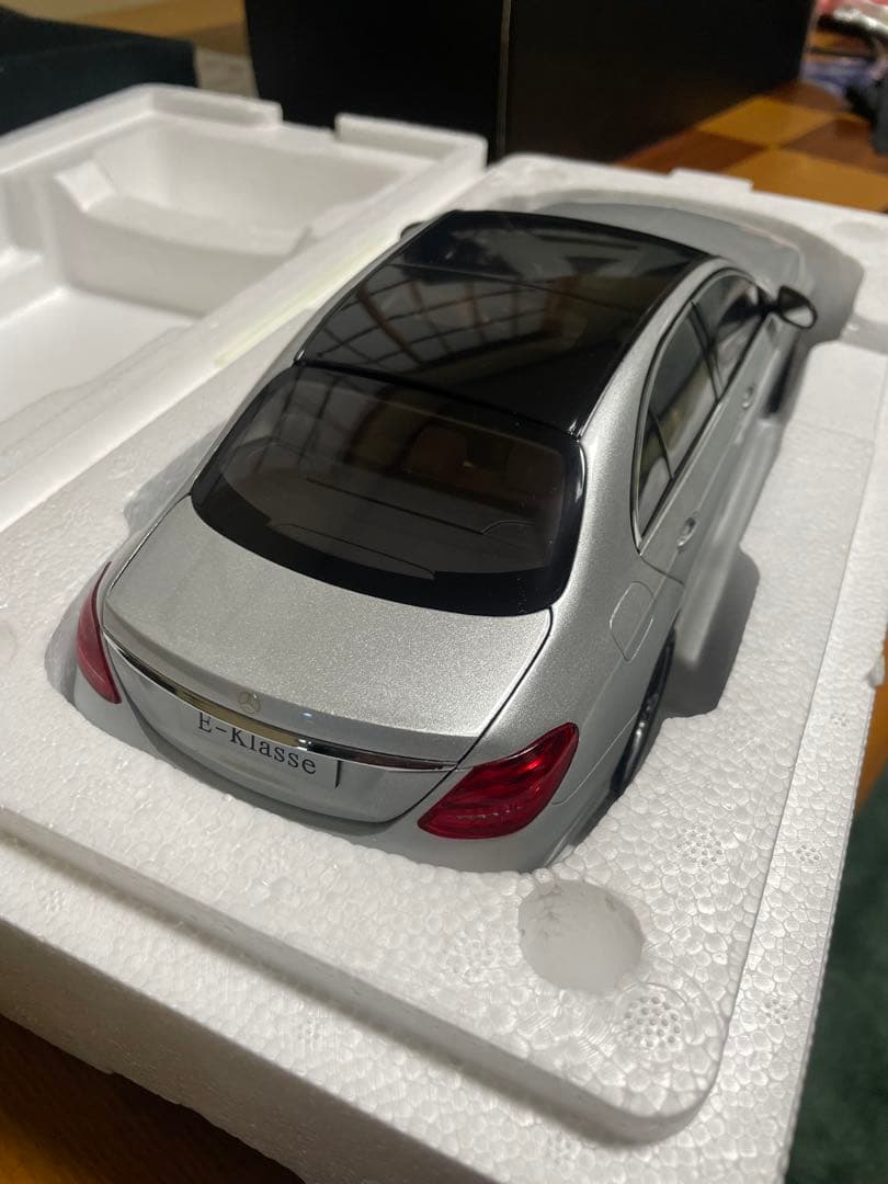 I-scal製1/18ミニカー　ベンツeクラス シルバー