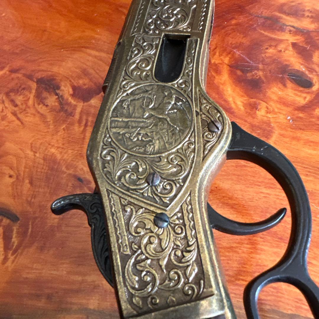 【遺品整理】モデルガン レプリカ銃 木製モデルガン ブラウン 彫刻デザイン