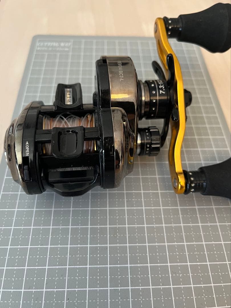 アブガルシア　ビックシューターコンパクトREVO4 ギア比7.3:1