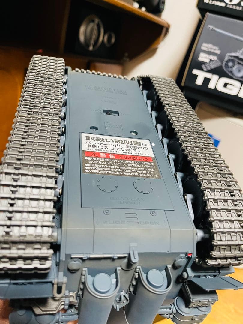 [新品]東京マルイタイガ1 バトルタンク1/24 スケール