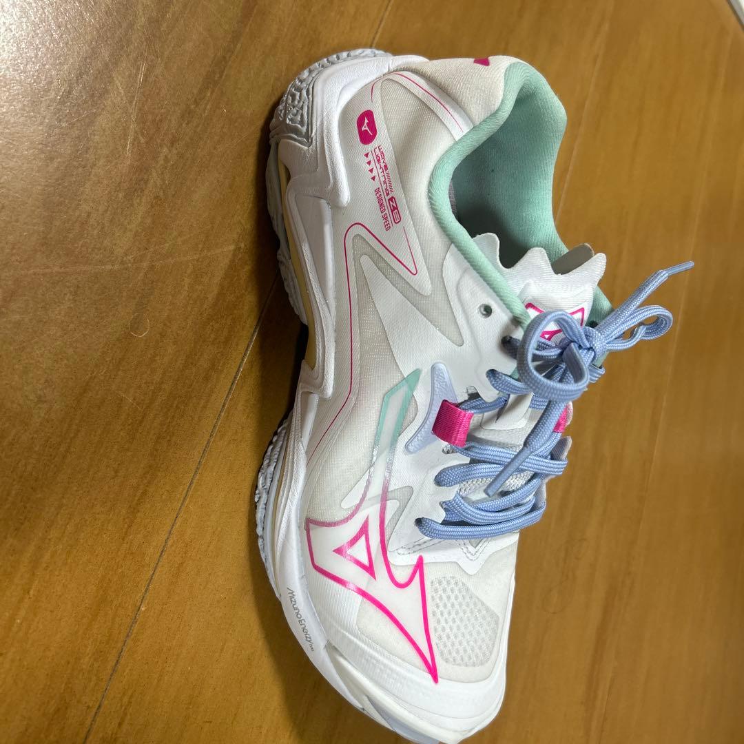 Mizuno バレーボールシューズ 23.5cm ウエーブライトニングZ8