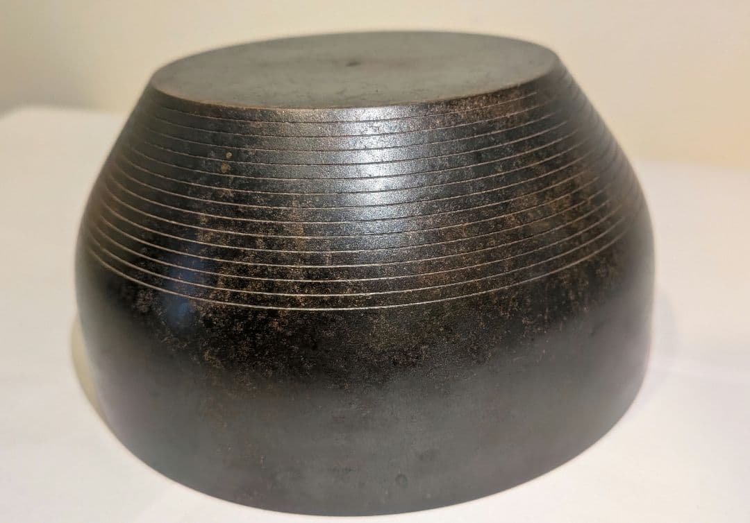 唐銅風炉師『福島宗秀』而妙斎好写　砂張筋建水　茶道具　共箱共布