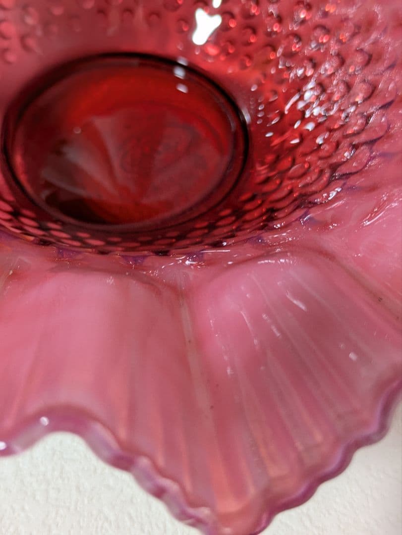 フェントン　クランベリーホブネイルオパルセント　フリルエッジ　ラージガラスボウル