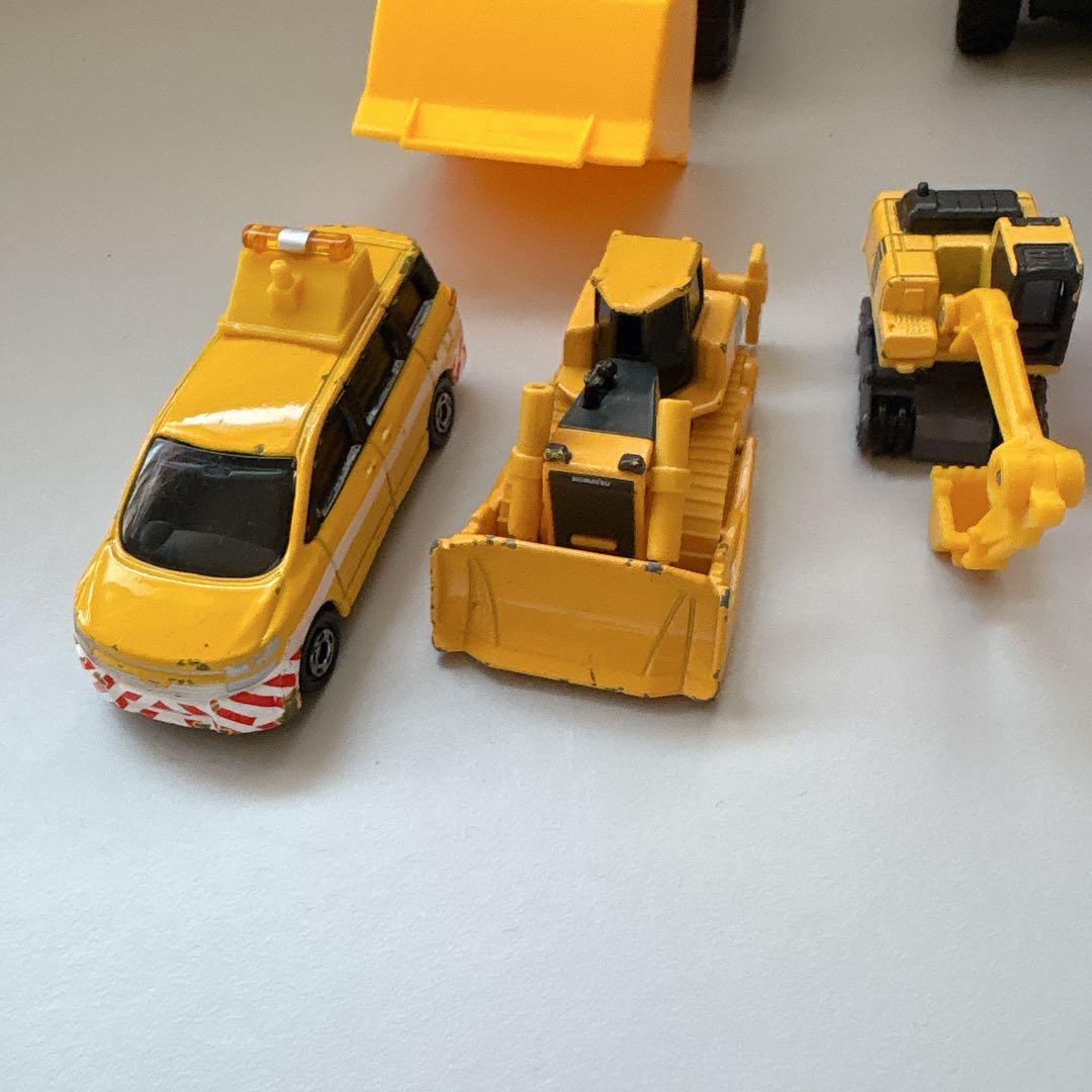 トミカ　TOMICA　プルバックカー　はたらく車　玩具　おもちゃ　車