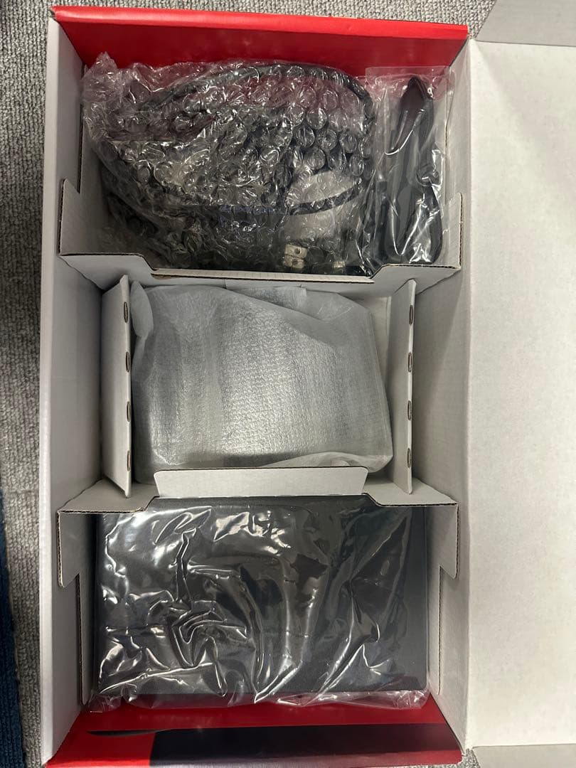 Nintendo Switch 本体　ケース&ソフト2つ