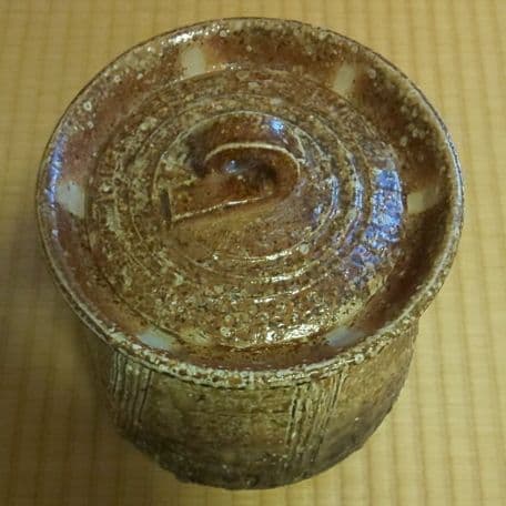 A 27      茶道    水指   信楽・楽斎作 くし目 ( 未使用品 )