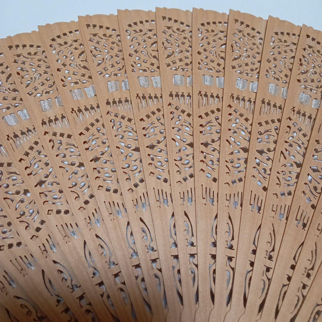 【宮脇賣扇庵】透かし彫り 白檀扇 扇子　日本舞踊　おしゃれ　綺麗　上品　格安