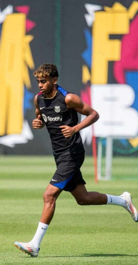 完売品 早い者勝ち ヤマル バルセロナノースリーブ トレーニングウェア上下セット