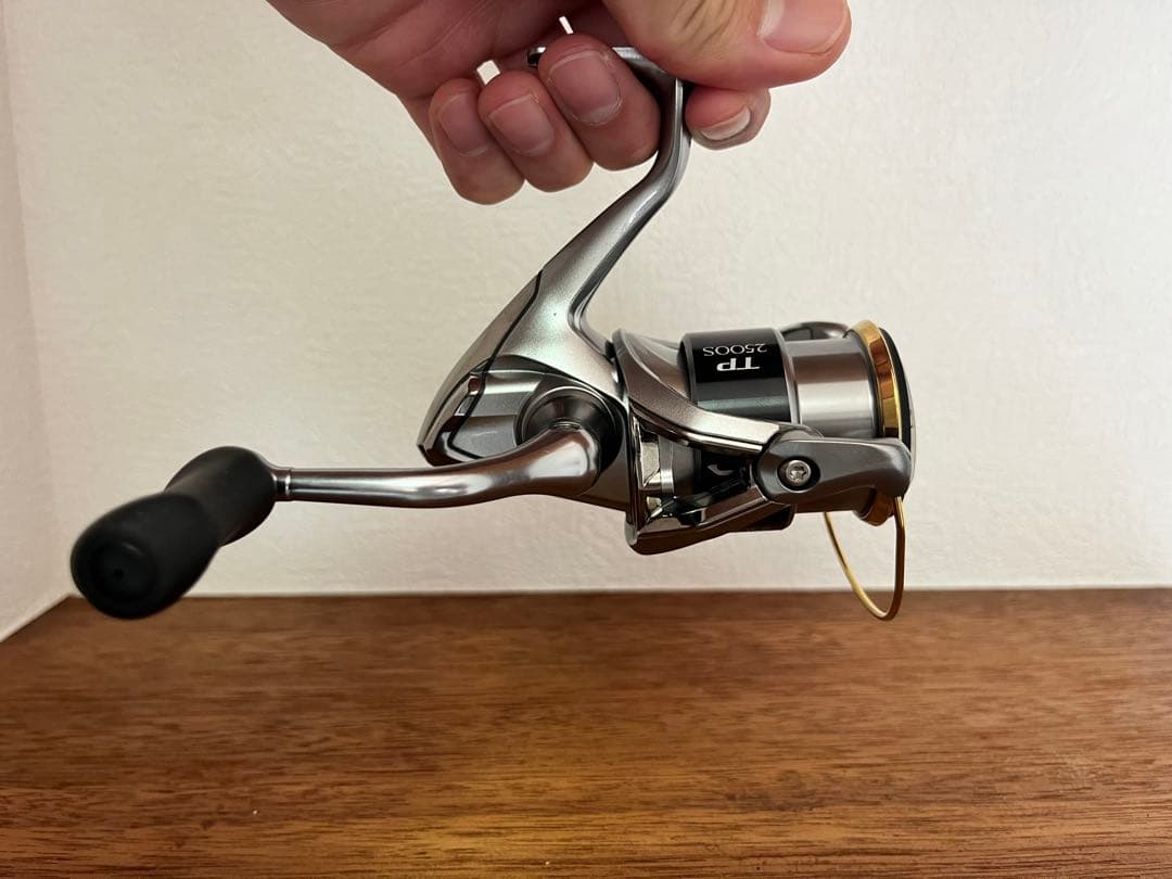 【超美品】シマノ 15 ツインパワー 2500HGS