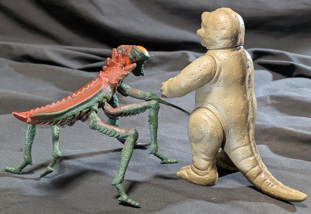ミニラ＆カマキラス「ゴジラの息子」（バンダイ）ソフビフィギュア２体セット