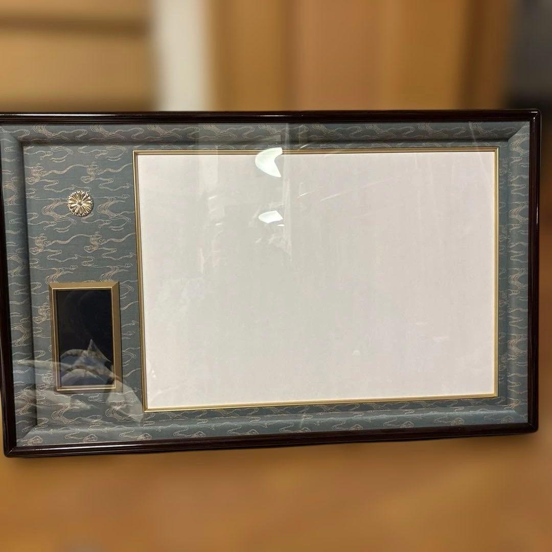 叙勲額縁(一体型)（叙勲・褒章額縁）と位記額縁のセット