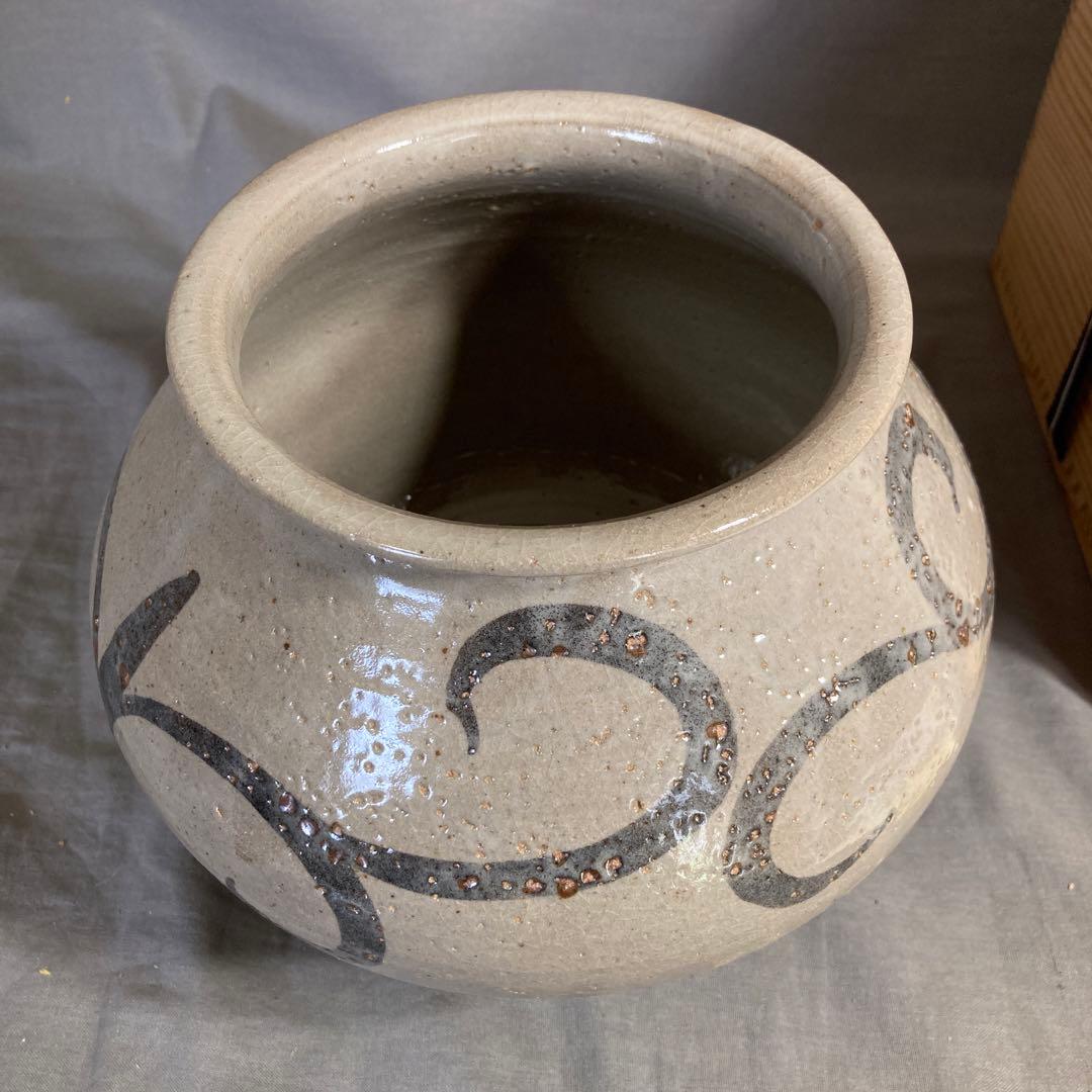 【太郎右衛門】唐津焼伝統　日本芸術院　十三代中里太郎右衛門作　絵唐津唐草文　壷