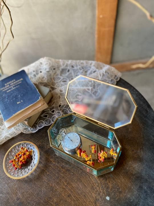 ビンテージ  ガラスのジュエリーケース  大