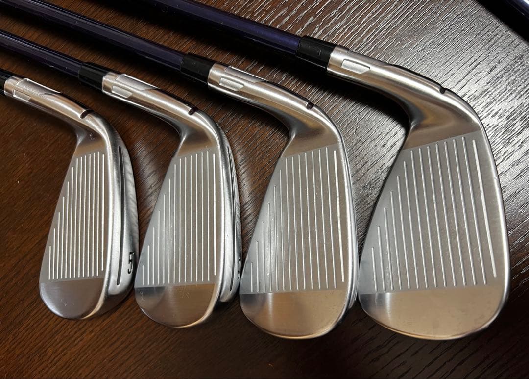 テーラーメイド　QIアイアン　（5-AW）