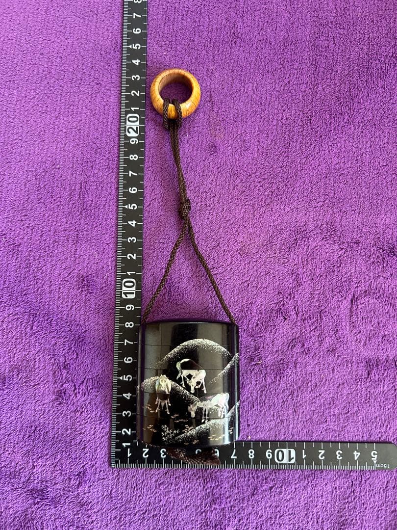 螺鈿 漆塗り 馬の絵柄 来年の干支 根付 印籠