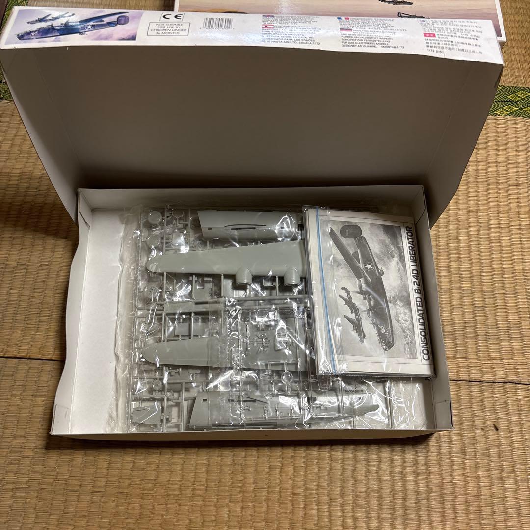 アカデミー米軍爆撃機B-17 3機 B-24 3機 プラモデル 1/72