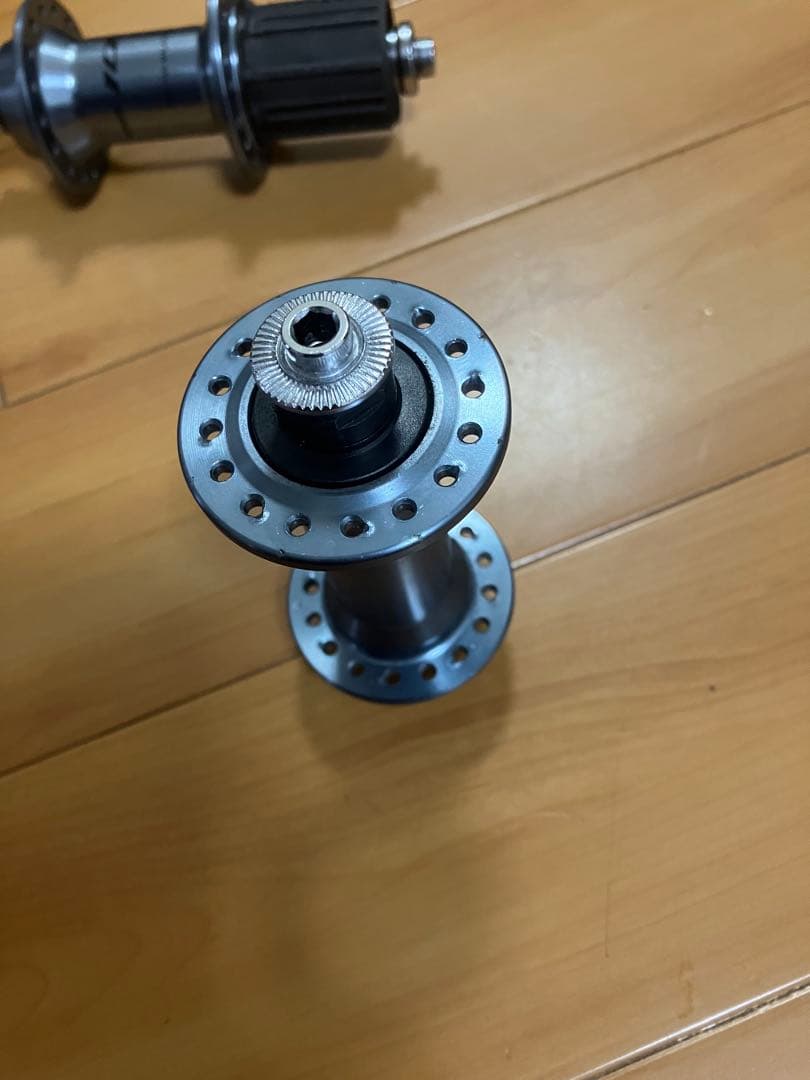 【最終値下げ】シマノ R7000系105 11速リムブレーキ用ハブ 32H