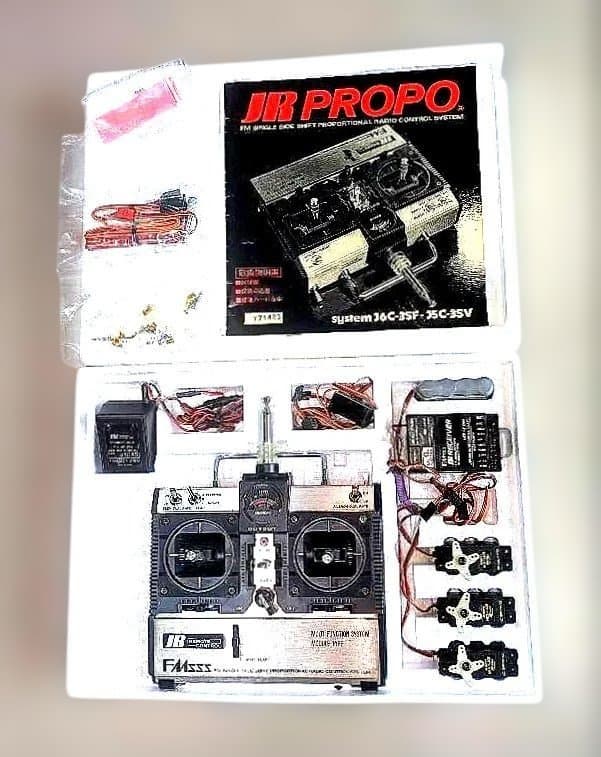 ラジコン飛行機そう送受信機 です　買って使わずそのままです