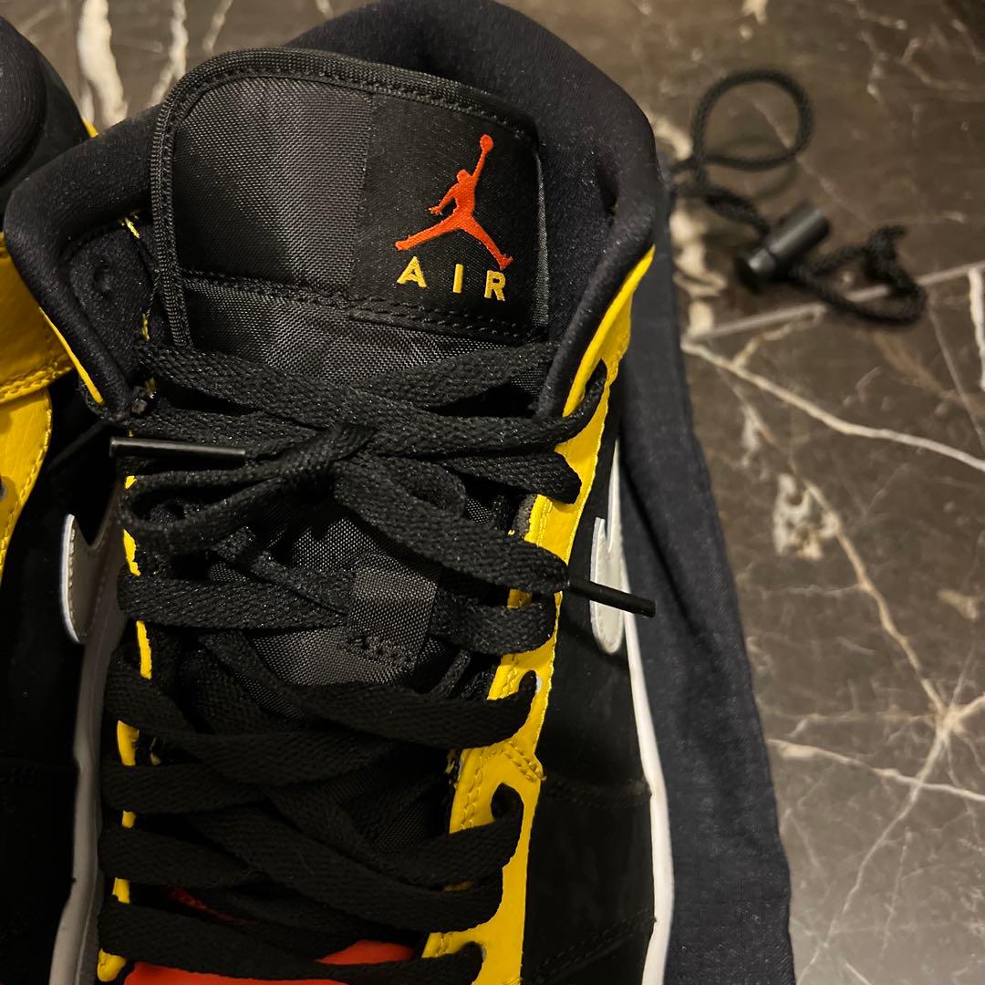 ナイキAir Jordan 1 Mid SE \"Amarillo Orange