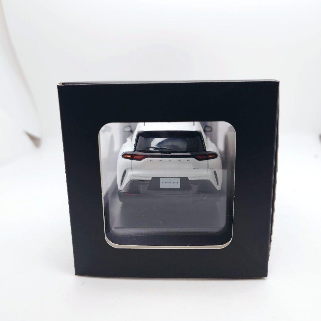 トヨタ クラウンスポーツ ホワイトパール カラーサンプル