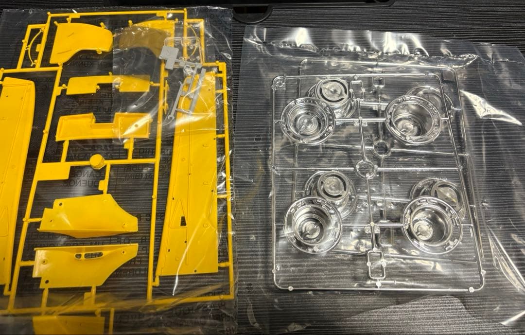 イタレリ 1/12 ルノー F1 RE20 ターボ プラモデル