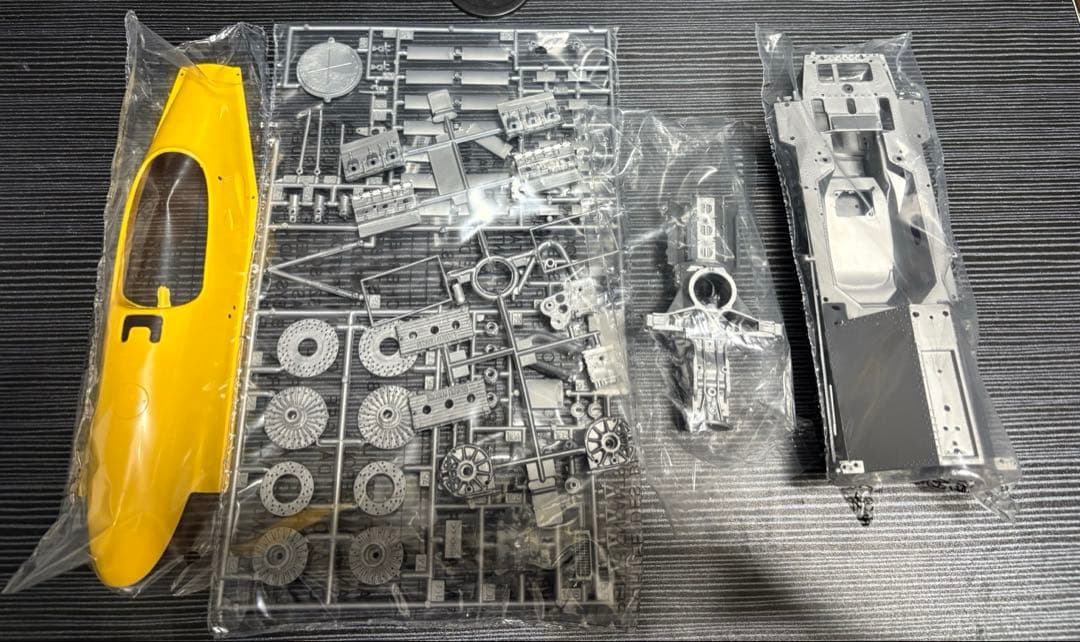 イタレリ 1/12 ルノー F1 RE20 ターボ プラモデル