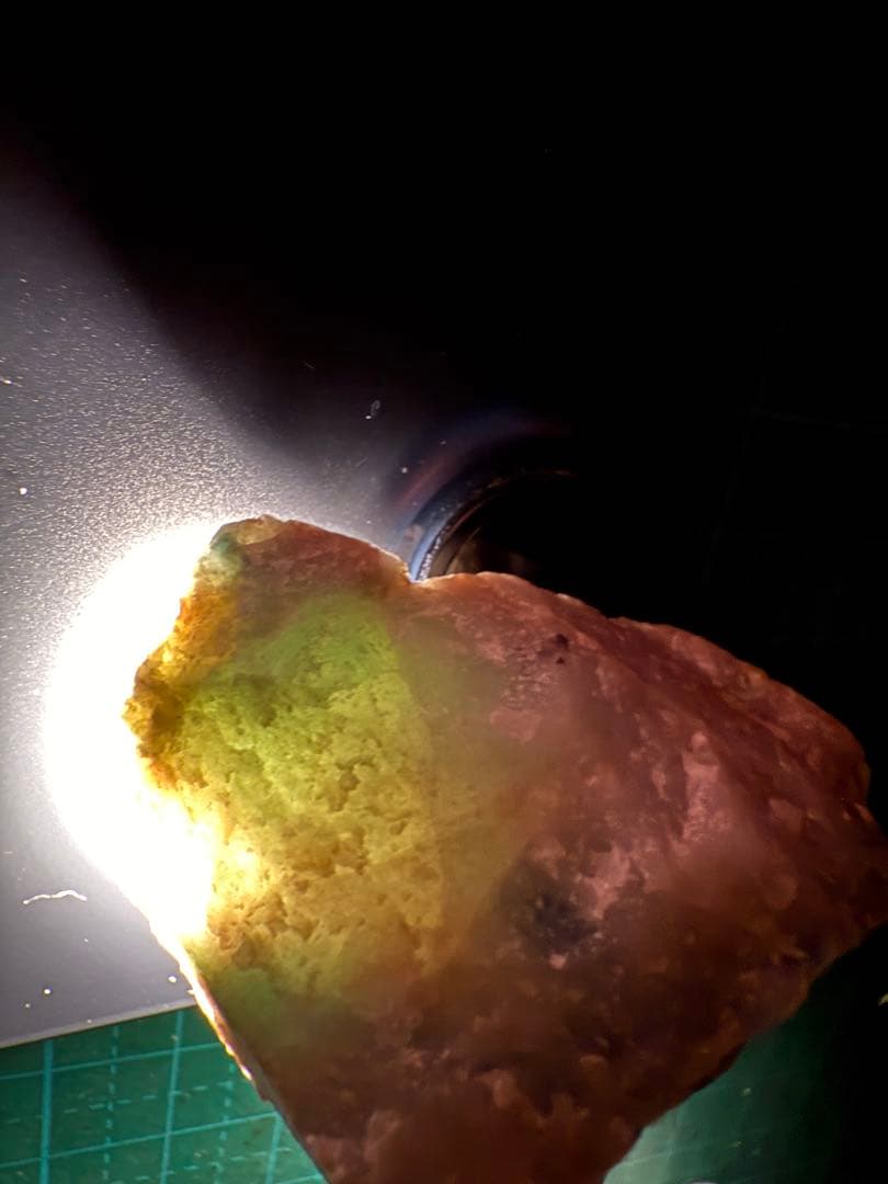 糸魚川翡翠‼️コン沢産地‼️素晴らしい原石２つ‼️計１０６.３g‼️破格出品‼️希少価値‼️