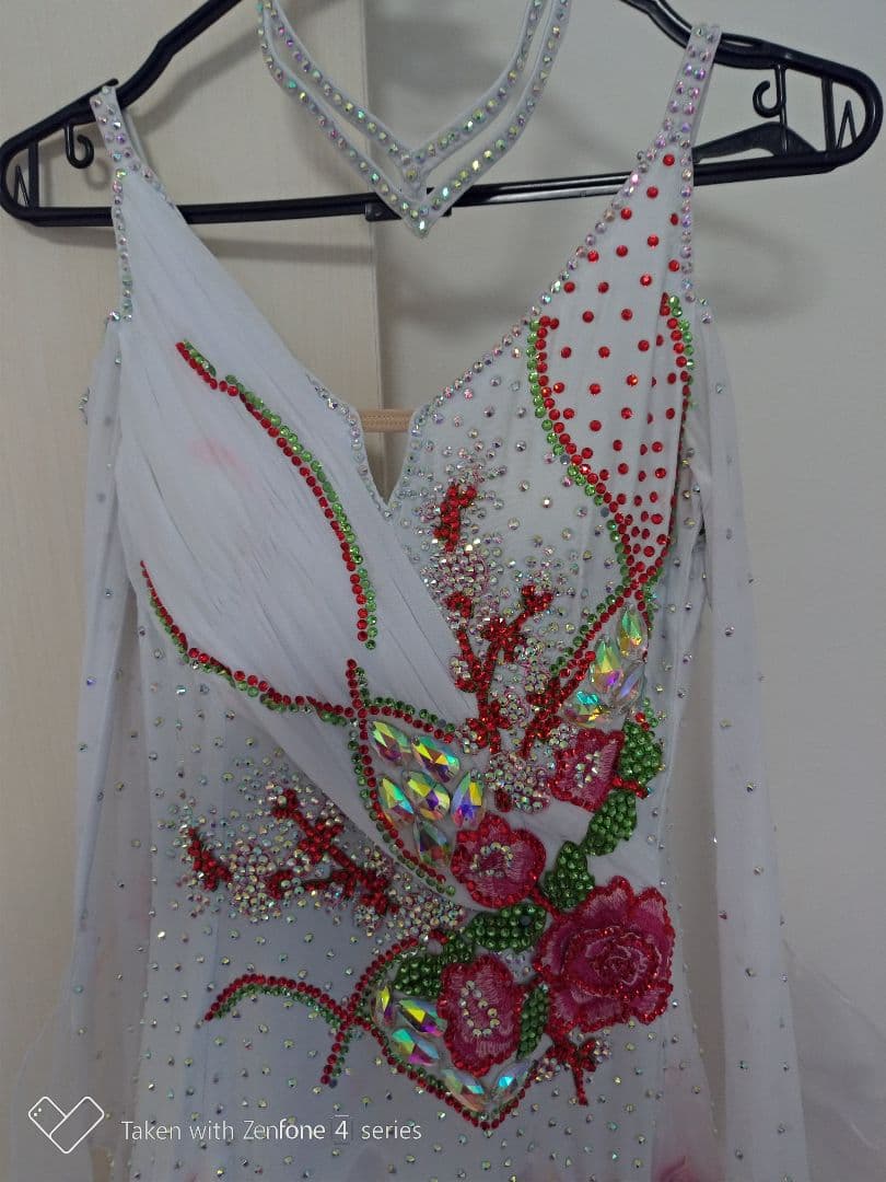 社交ダンス　ホワイト　モダンドレス　競技会