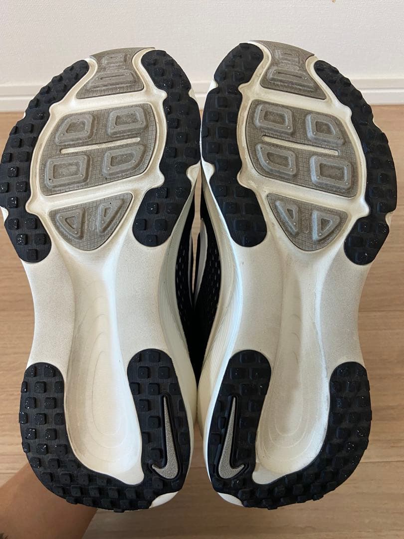 NIKE ナイキ VOMERO18 ボメロ18