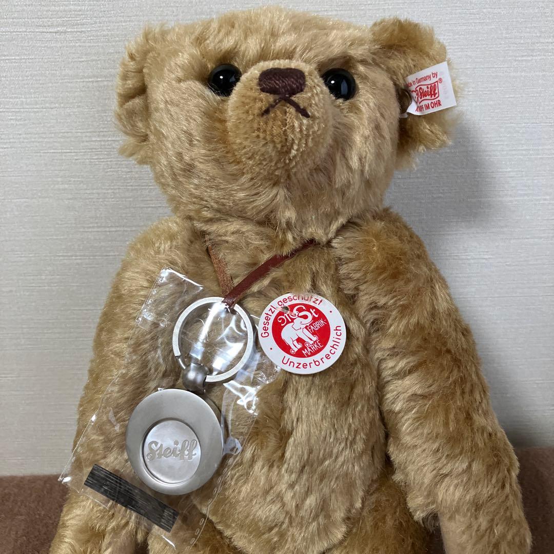 Steiff Button in Ear Japan シルバーのチャーム付き