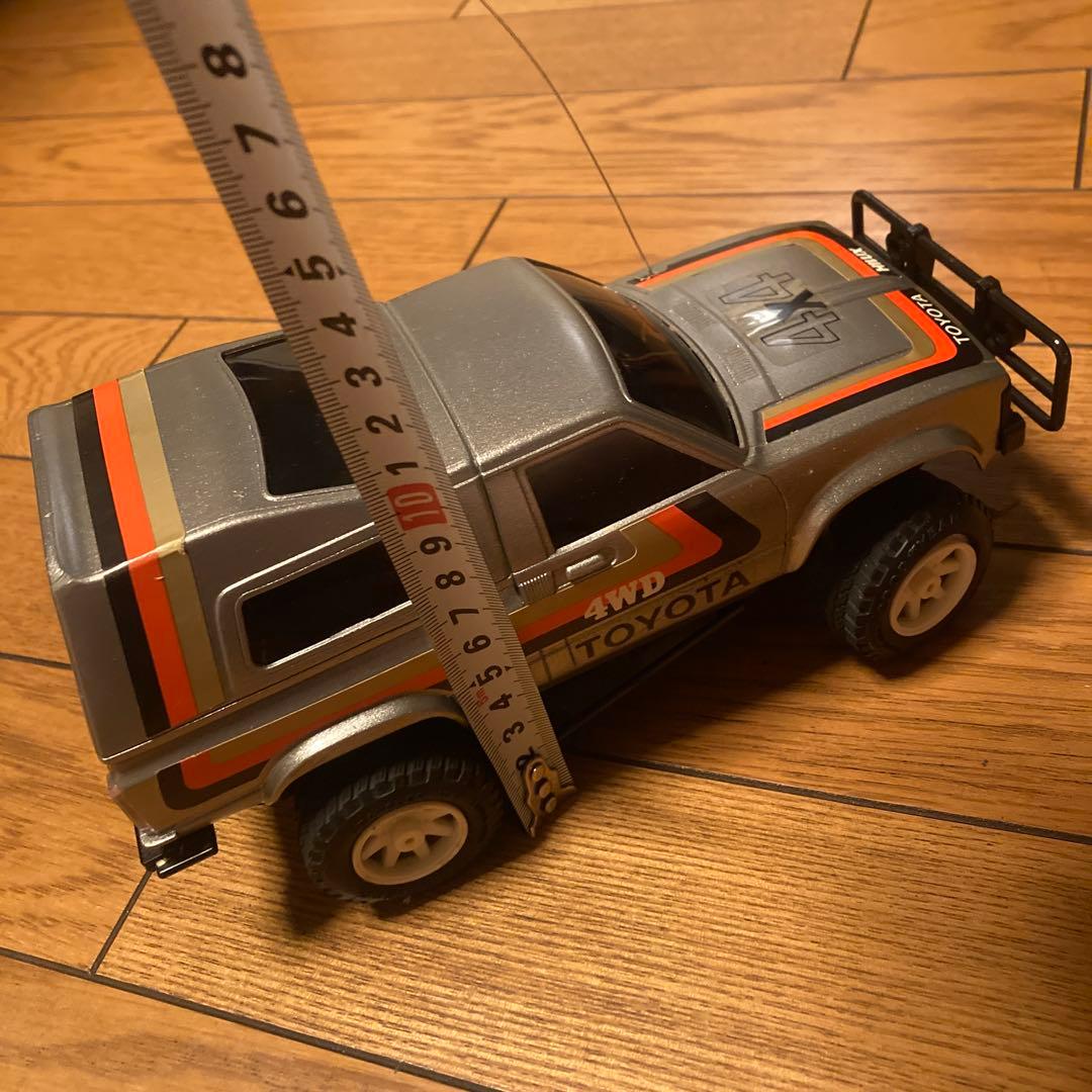 ラジオコントロール TOYOTAHILUX4WDセミデラコン スケール1/20