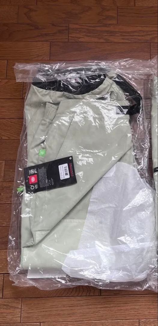 NEWモデル　686 HUFコラボ　スノーボードウェア上下　ジャケット&パンツ