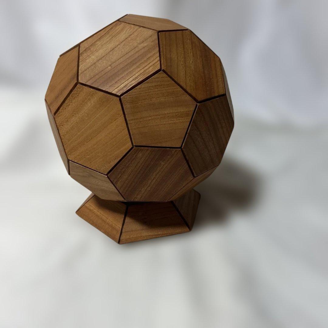 木製サッカーボールオブジェ