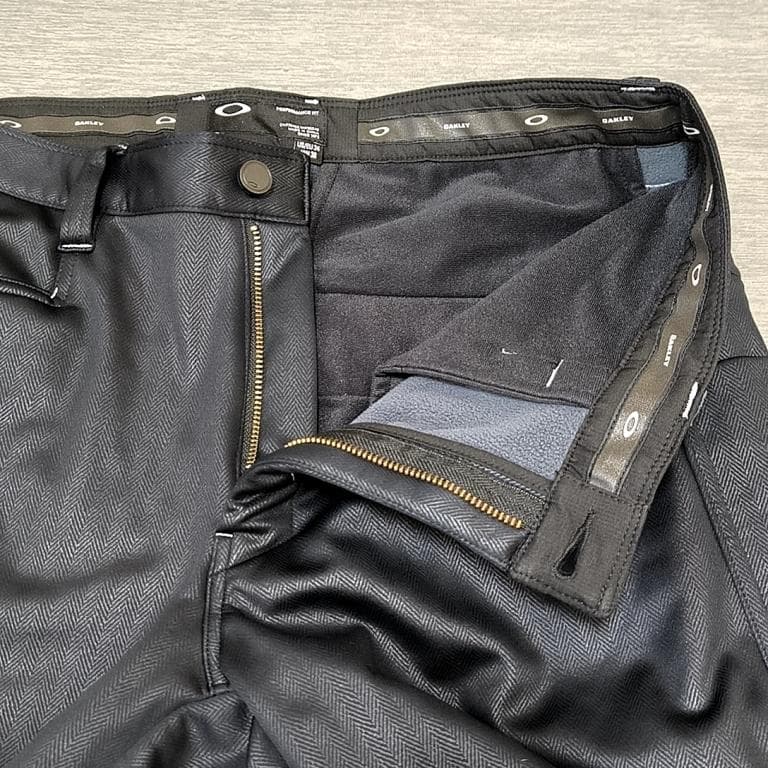 ◆オークリー ゴルフ　メンズ　冬用パンツ　大スカルロゴ刺繍　36サイズ　ブラック