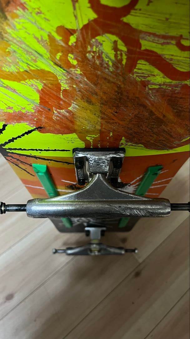 スケボーデッキ2本、トラックセット(バラ売り不可)