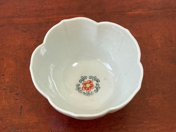 骨董　アンティーク　柿右衛門　色絵　梅文　輪花縁　小碗　盃　酒盃　小鉢　輪花皿