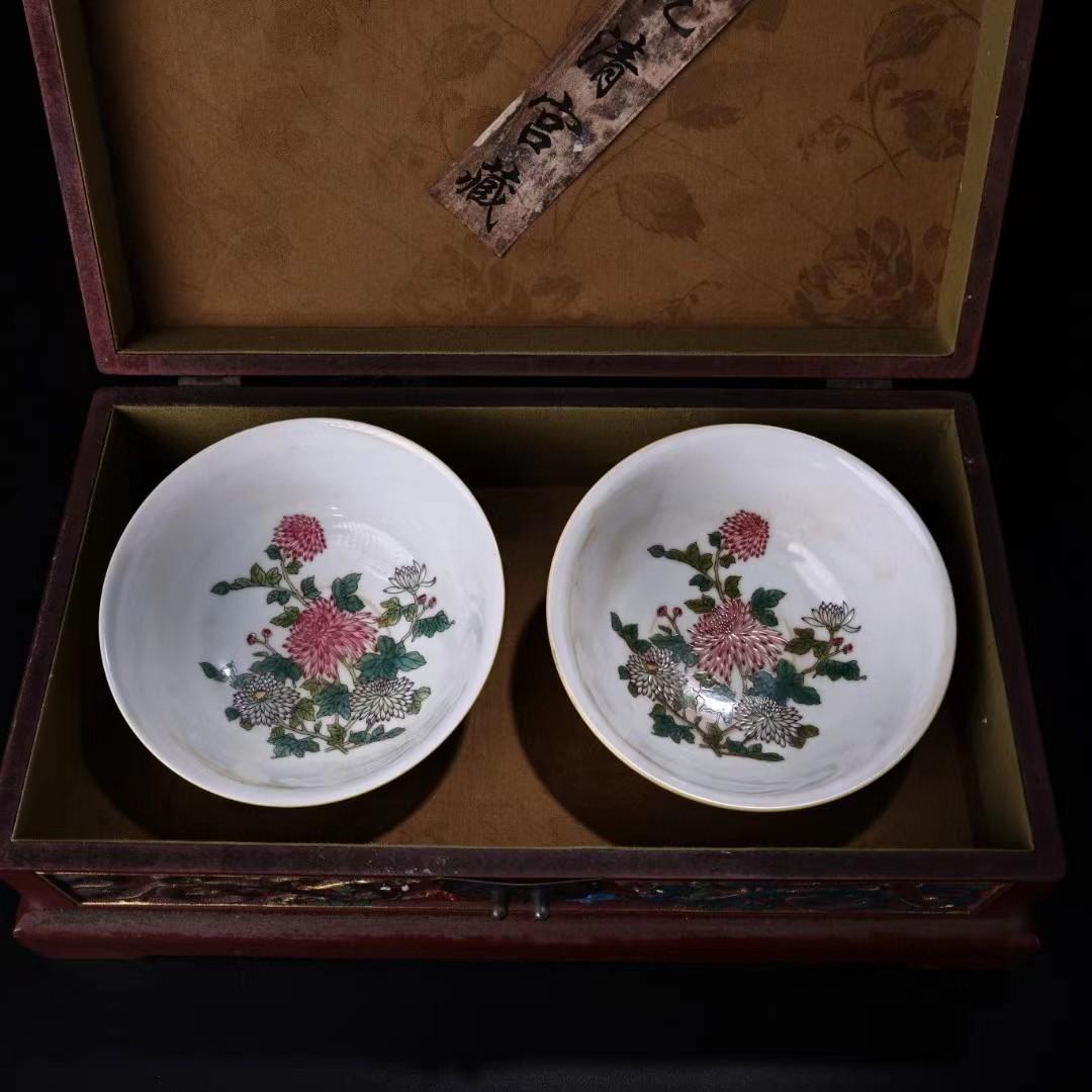 中国古美術・旧蔵粉彩と黄釉瓷器碗セット・置物・茶道具・純手描き・極細工・箱付き