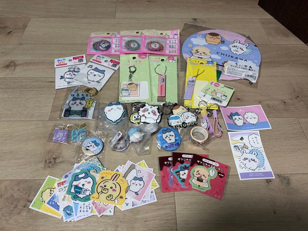 ちいかわグッズ60点以上♪ぬいぐるみ、キーホルダー、シール等まとめて