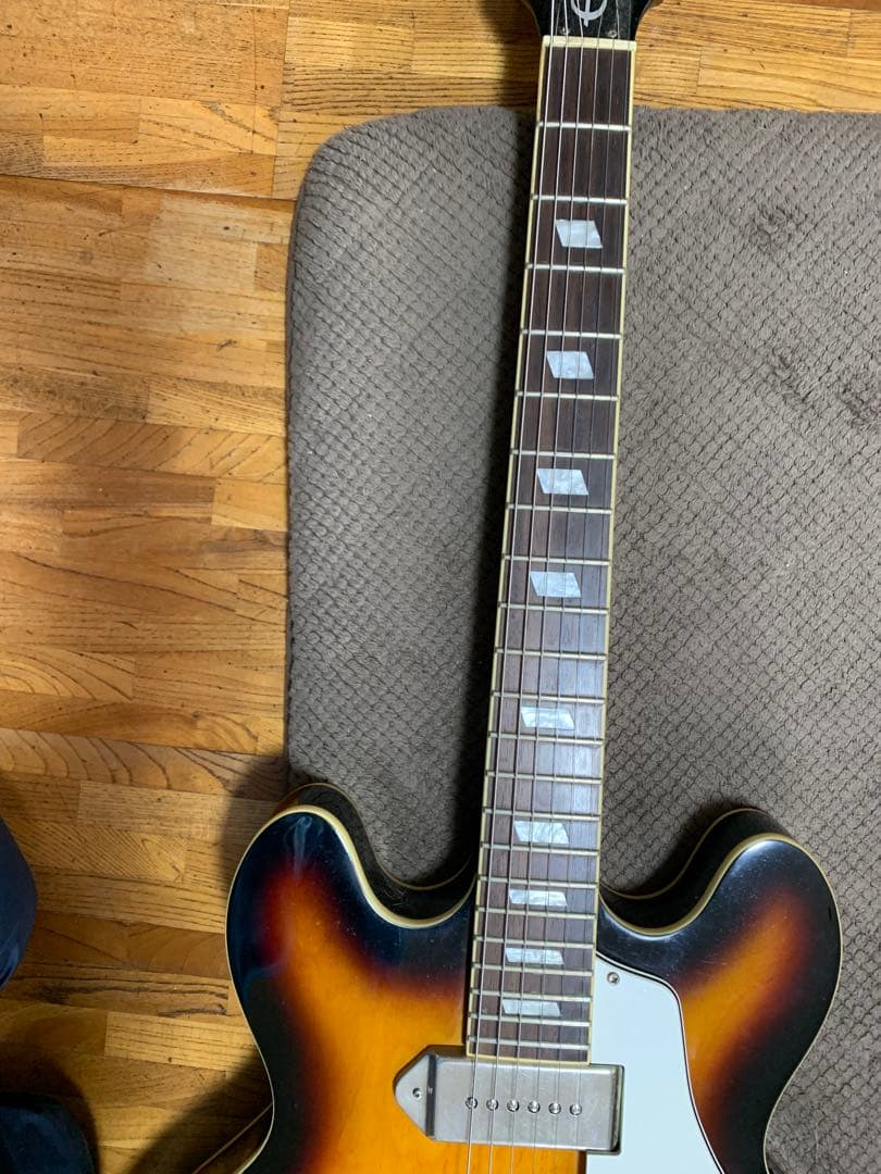 Epiphone セミアコースティックギター サンバースト