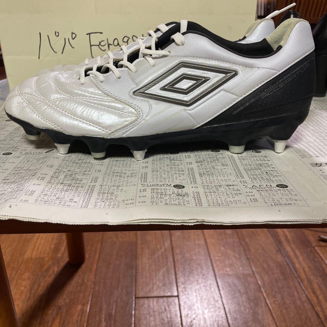 Umbro サッカーシューズ ホワイト/ブラック