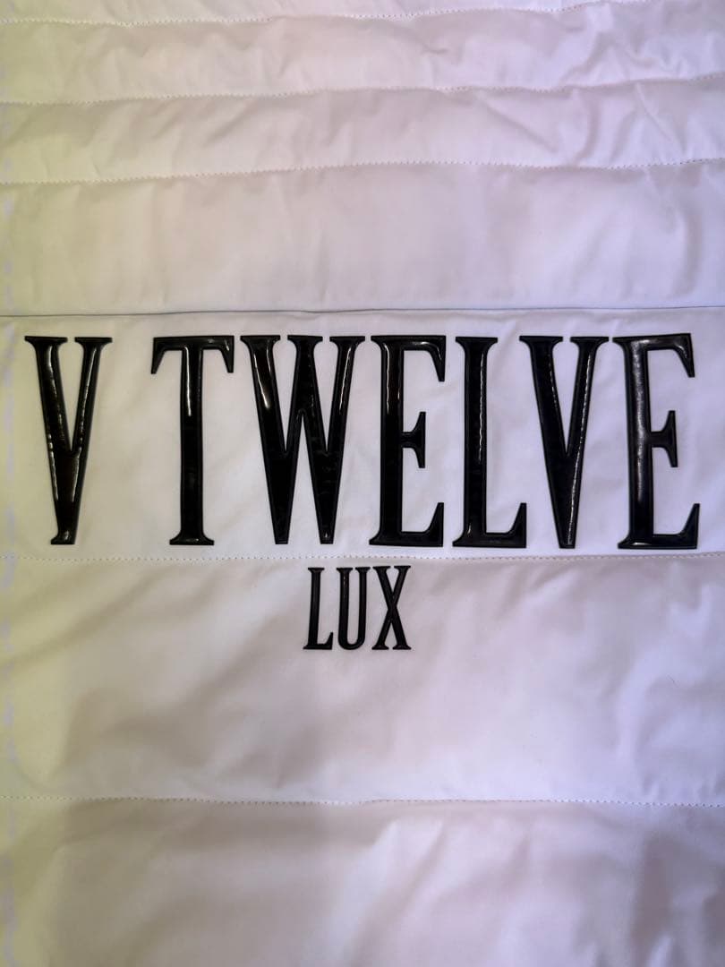 新品未使用正規品【V12/sizeXL】軽量中綿アウター　ストレッチタフタダウン
