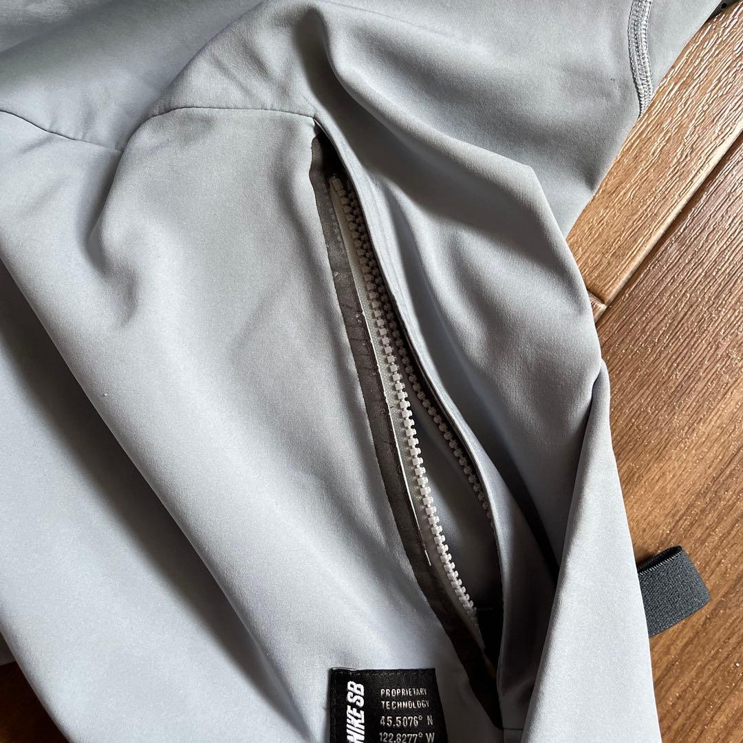 NIKE SB エニグマ（S）フード付きウェア ライトグレー