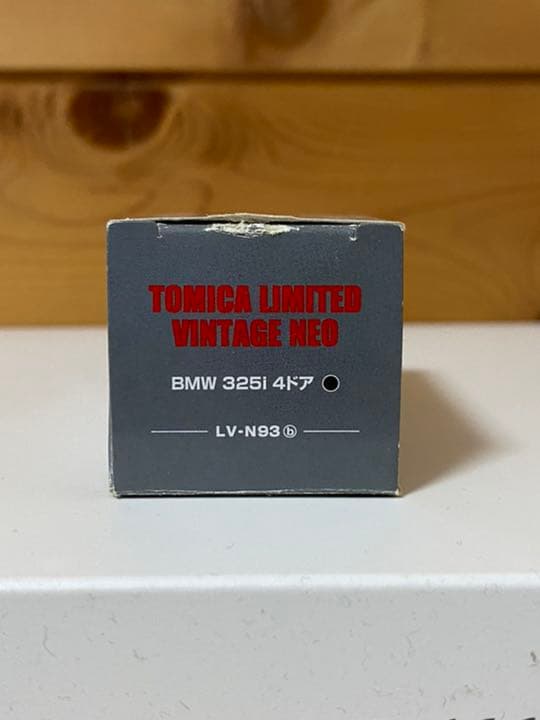 トミカリミテッドヴィンテージネオ　 325i 4ドア