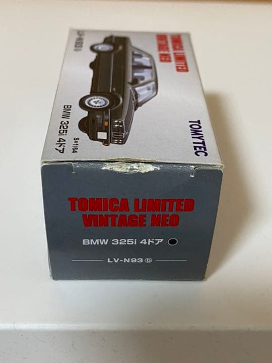 トミカリミテッドヴィンテージネオ　 325i 4ドア