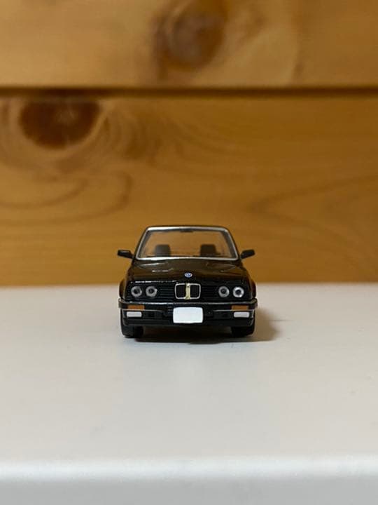 トミカリミテッドヴィンテージネオ　 325i 4ドア