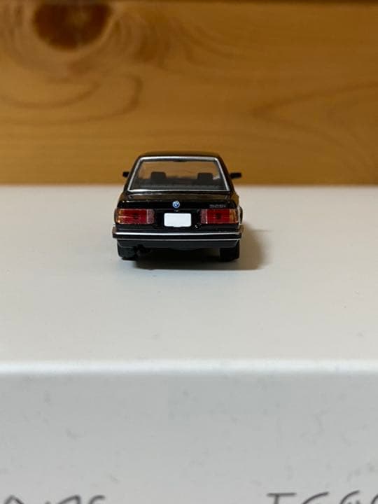 トミカリミテッドヴィンテージネオ　 325i 4ドア