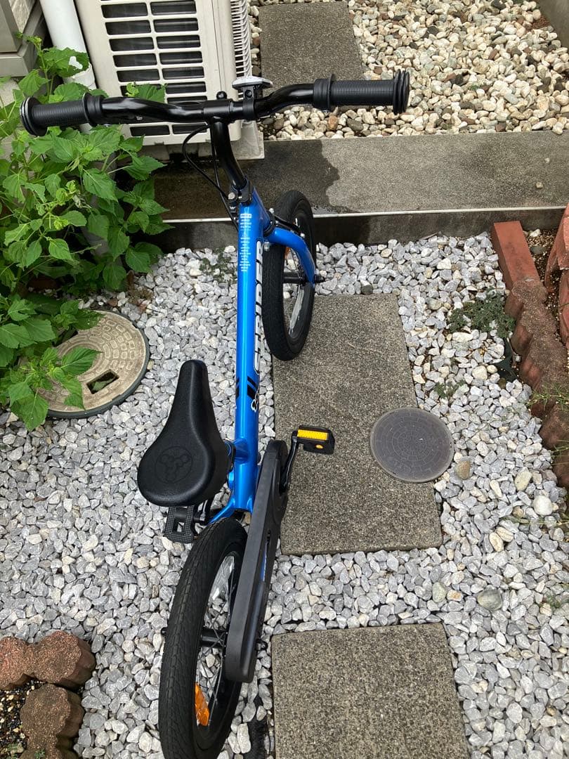 送料込み♪ペダル付きスタンド付きSTRIDER 14インチ バランスバイク 青