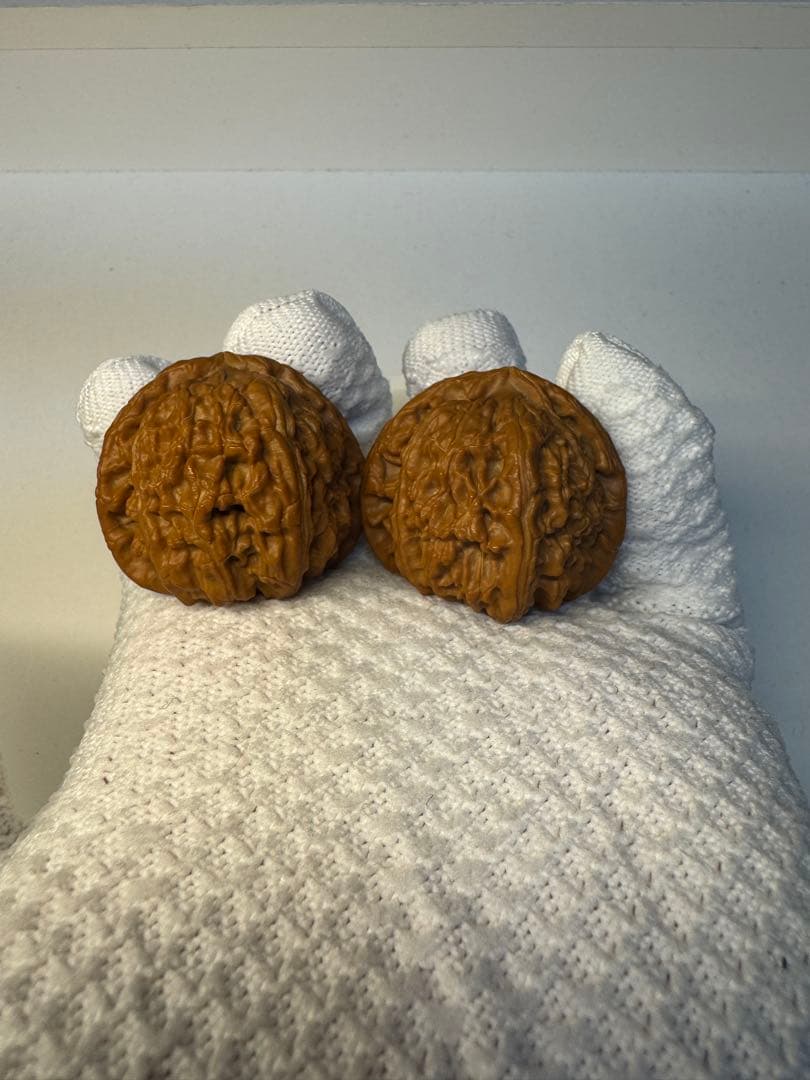 文玩核桃 三角白獅子