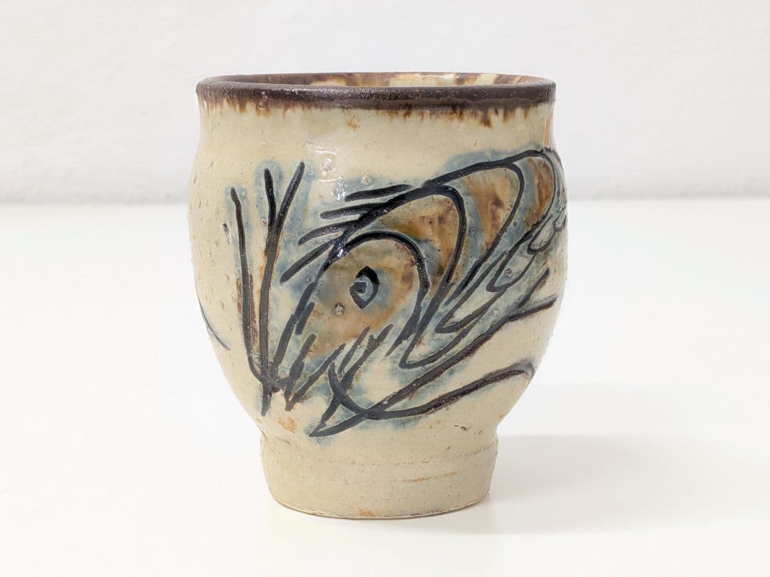 【未使用品】人間国宝 金城次郎 湯呑み 魚紋 海老紋 陶器 木箱付き